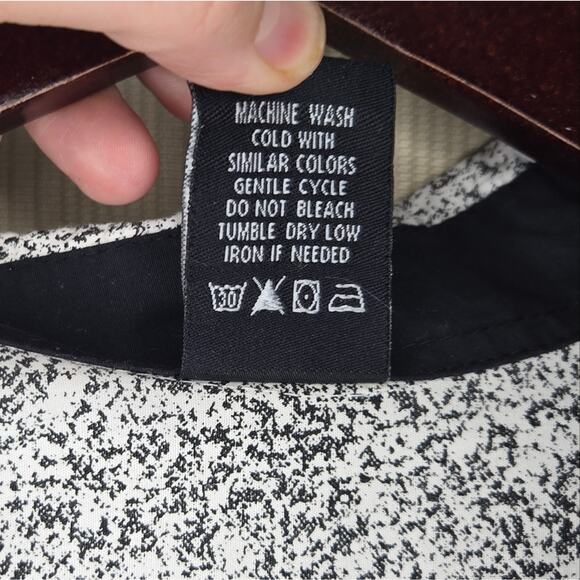 Blue Gear White & Black Button-Down Shirt – Medium [0020] - Picture 8 of 9